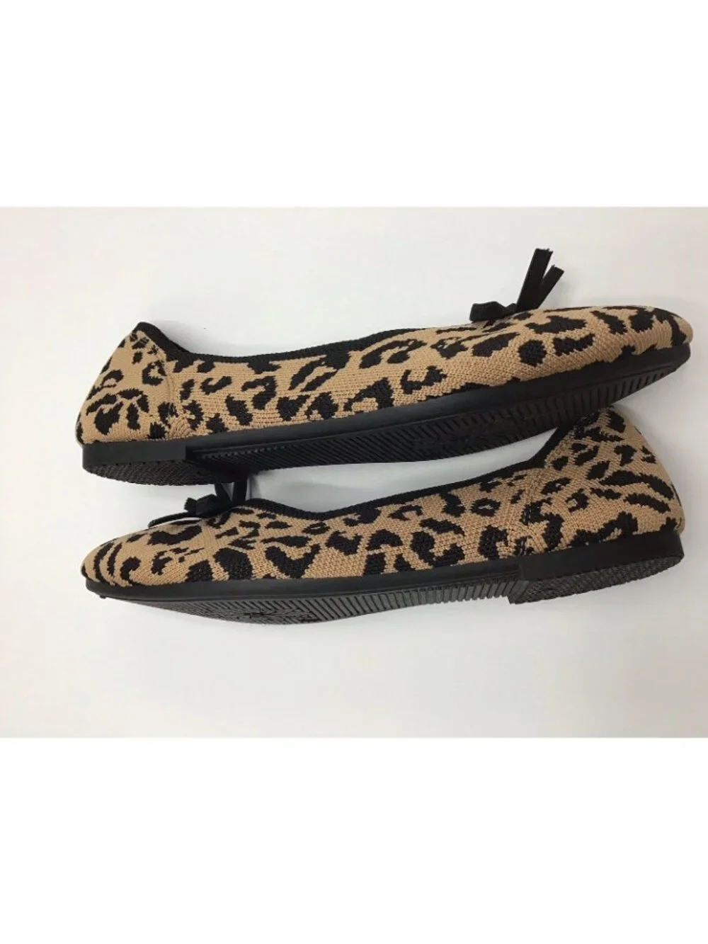 Tahari Tan Flats Size 7.5 Women's Animal Print Soft